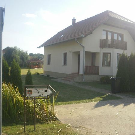 Zalakarosi Egerfa Nyaralohaz Foeldszinti Es Emeleti Apartman Zewnętrze zdjęcie