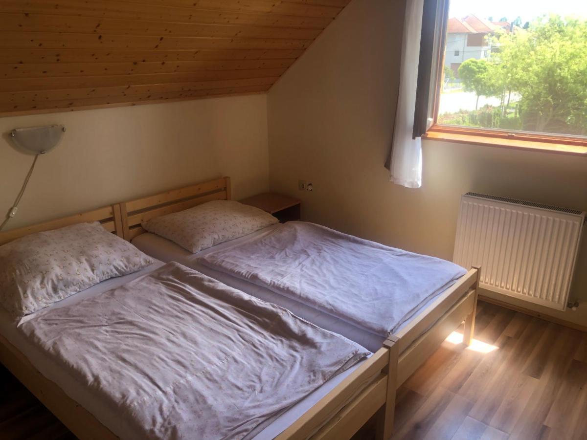 Zalakarosi Egerfa Nyaralohaz Foeldszinti Es Emeleti Apartman Zewnętrze zdjęcie