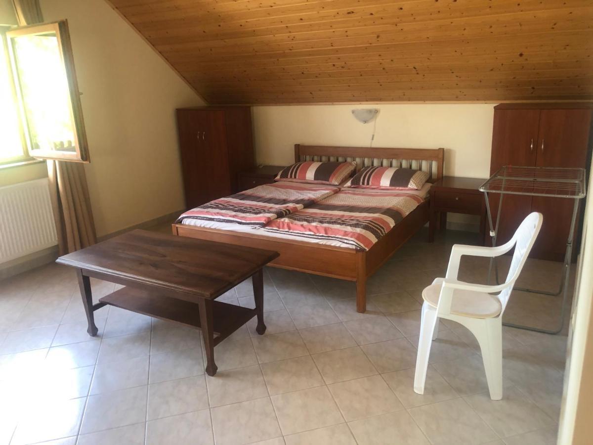 Zalakarosi Egerfa Nyaralohaz Foeldszinti Es Emeleti Apartman Zewnętrze zdjęcie