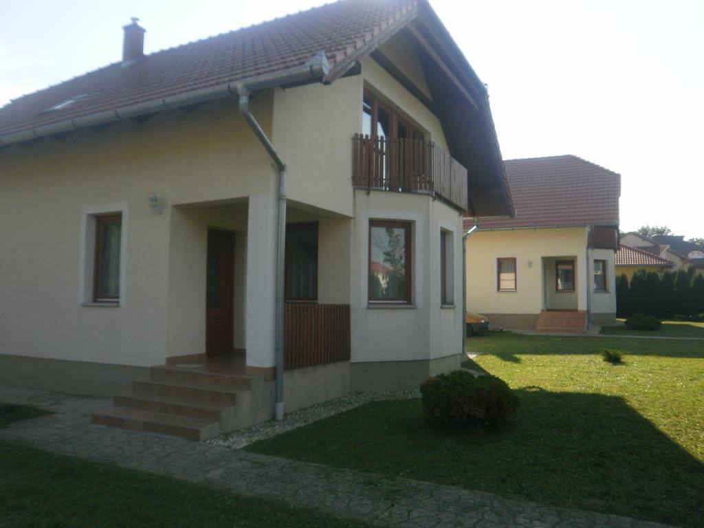 Zalakarosi Egerfa Nyaralohaz Foeldszinti Es Emeleti Apartman Zewnętrze zdjęcie