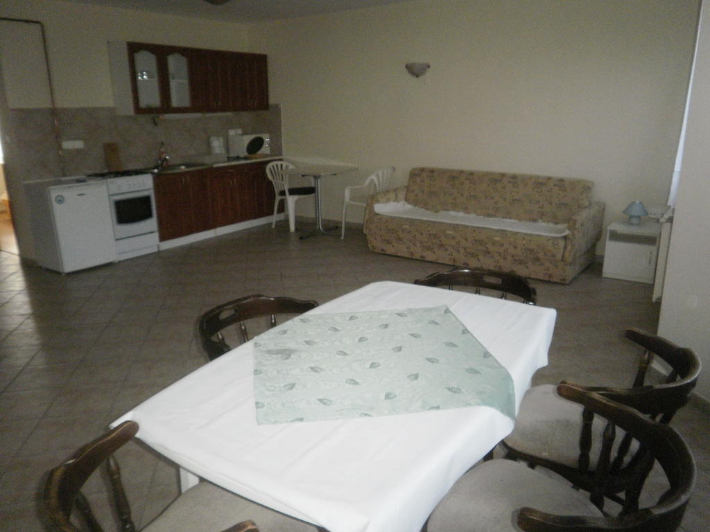 Zalakarosi Egerfa Nyaralohaz Foeldszinti Es Emeleti Apartman Pokój zdjęcie
