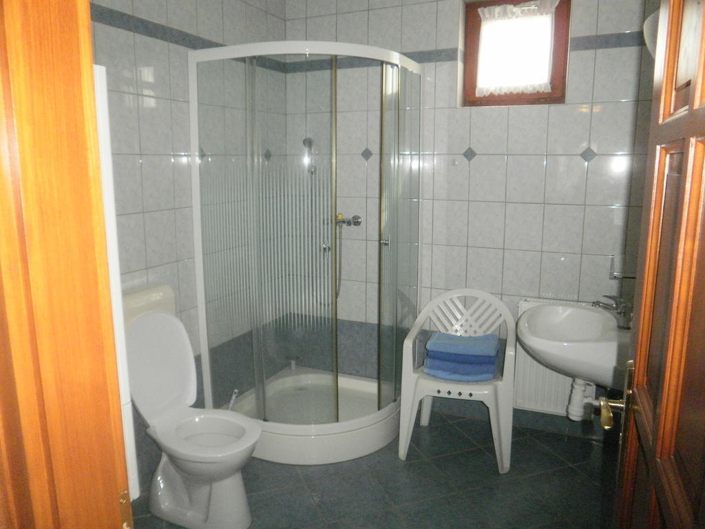 Zalakarosi Egerfa Nyaralohaz Foeldszinti Es Emeleti Apartman Pokój zdjęcie